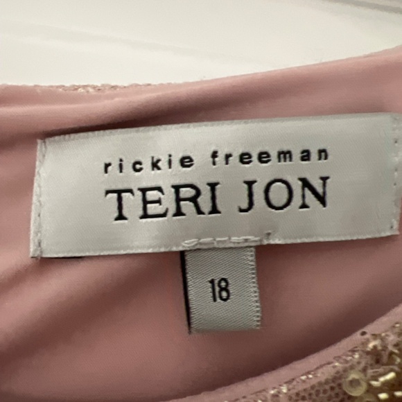 Dress - Picture 8 of 8